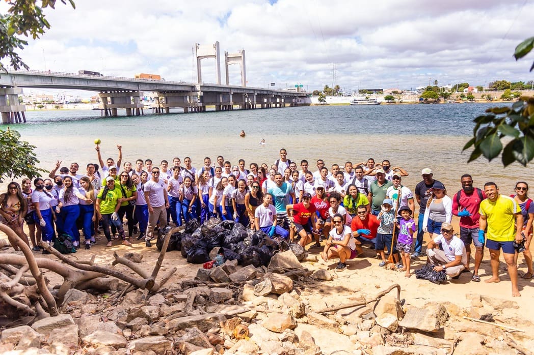 Prefeitura de Juazeiro e voluntários realizam limpeza do Parque Fluvial e da Ilha do Fogo