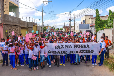 Com muita animação, escolas municipais realizam caminhada pela paz em Juazeiro