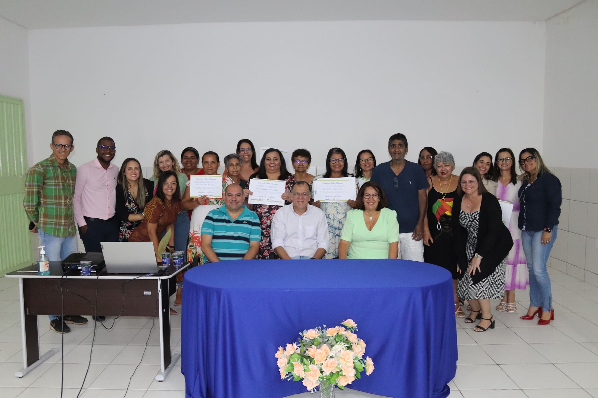 Servidores aposentados de Juazeiro recebem da prefeita Suzana Ramos certificado por serviços prestados ao Município