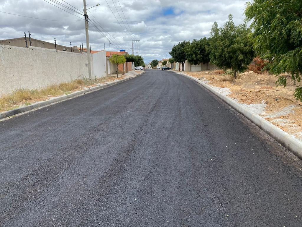 Prefeitura de Juazeiro avança obras de pavimentação asfáltica nos bairros Novo Encontro e Alto do Alencar