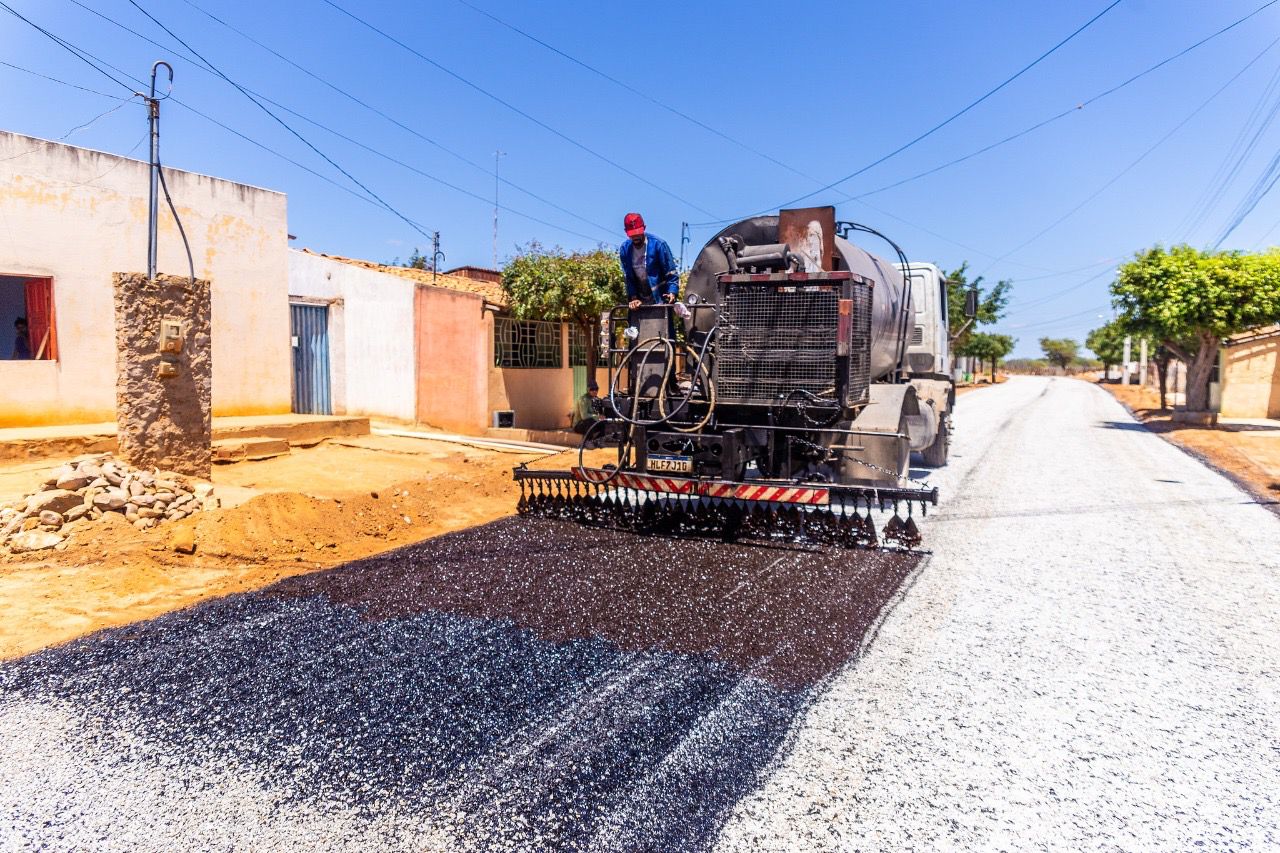 Aplicando recursos e levando desenvolvimento, Prefeitura de Juazeiro se mantém presente na zona rural realizando obras e investimentos importantes nos distritos