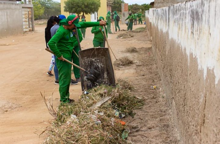 Moradores do NH-2, em Maniçoba, aprovam serviços de limpeza e manutenção levados à comunidade através do programa ‘Juazeiro da Gente’
