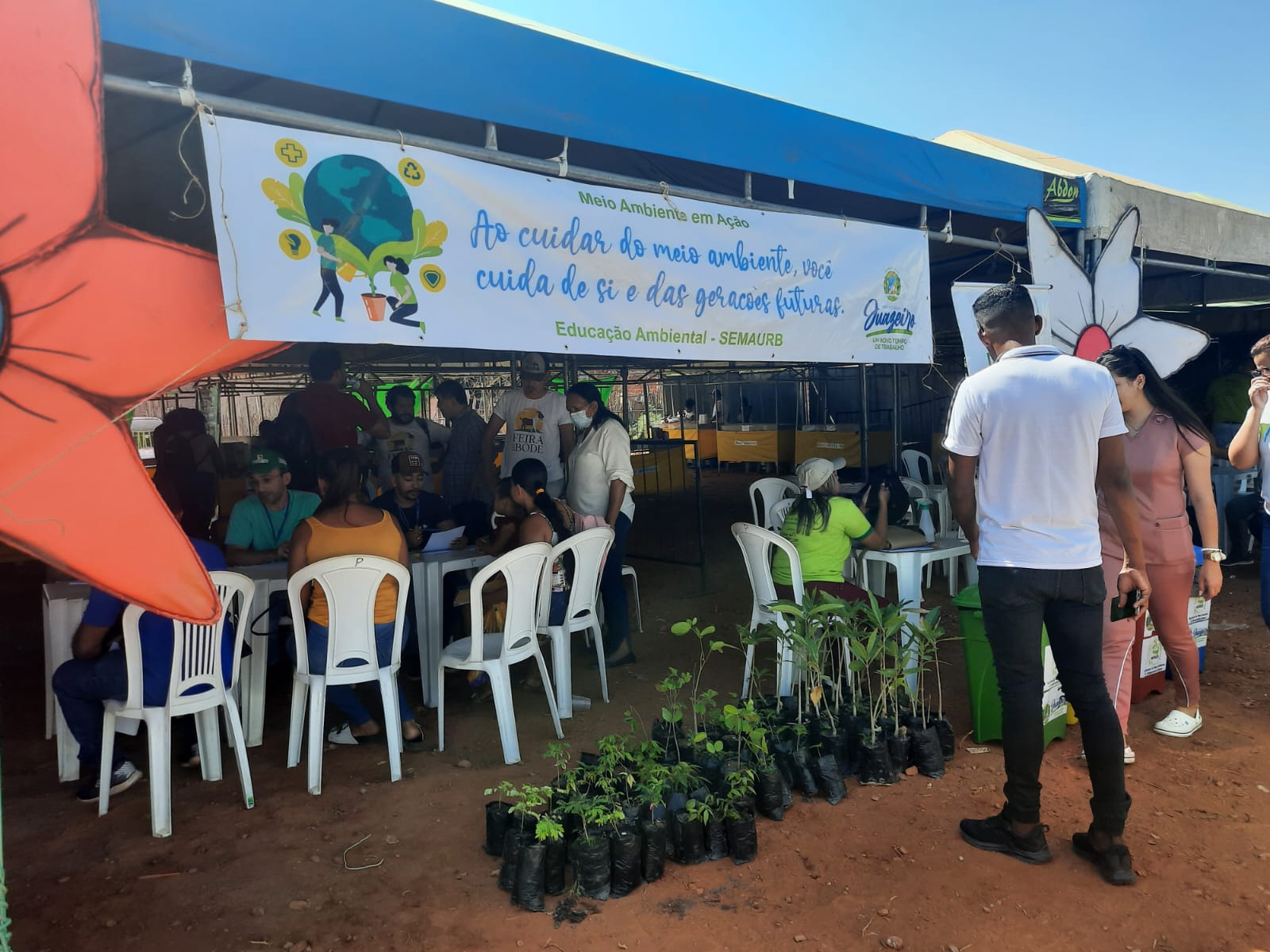 ‘Juá Arborizado’: mais de 100 mudas de árvores nativas são doadas em ação da Prefeitura de Juazeiro durante a Feira do Bode do Junco