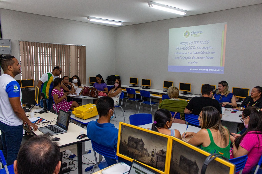 Oficinas de orientação complementam atividades de reelaboração do Projeto Político Pedagógico das escolas municipais em Juazeiro