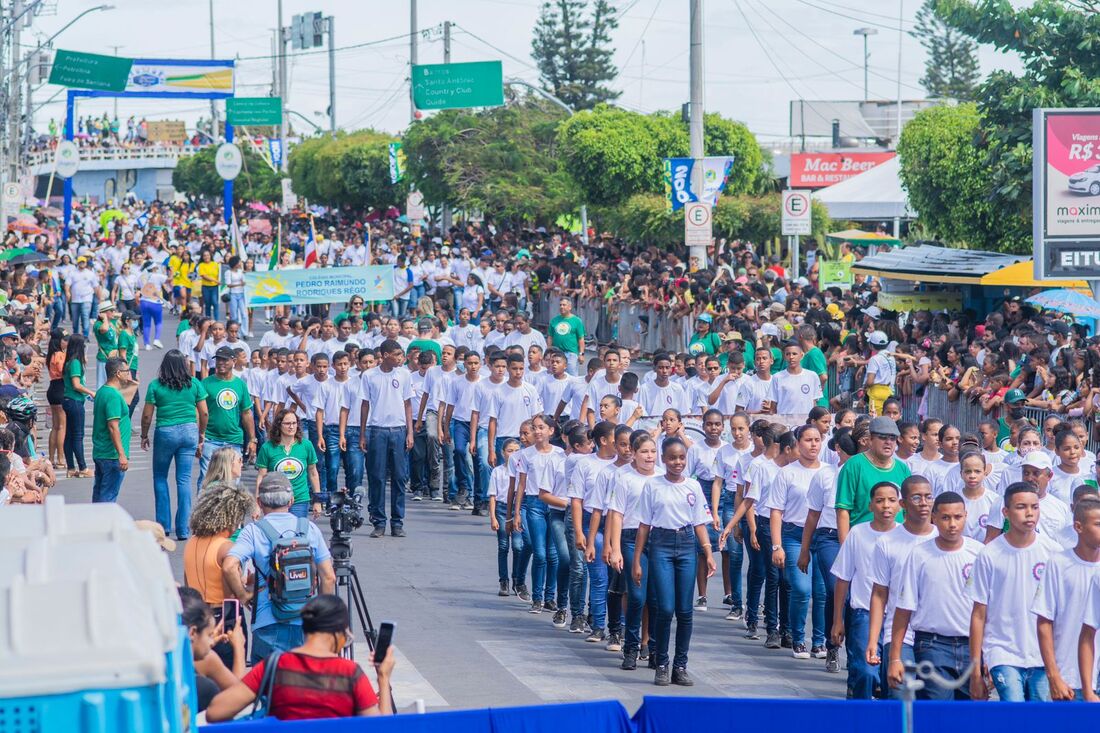 Com megaestrutura, desfiles cívicos em Juazeiro lotaram  avenidas e emocionaram o público