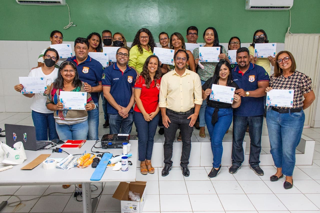 Programa da Prefeitura de Juazeiro forma primeira turma de funcionários de escolas municipais com treinamento de primeiros socorros
