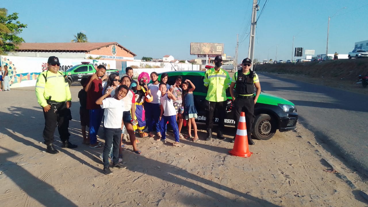 Alunos da escola Promenor, em Juazeiro, participam de dinâmica sobre educação para o trânsito