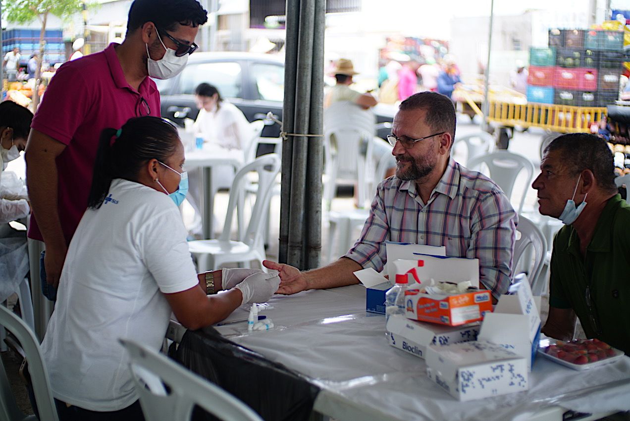 Quase 600 testes são realizados em evento alusivo ao Dia Nacional de Combate à Sífilis no Mercado do Produtor de Juazeiro