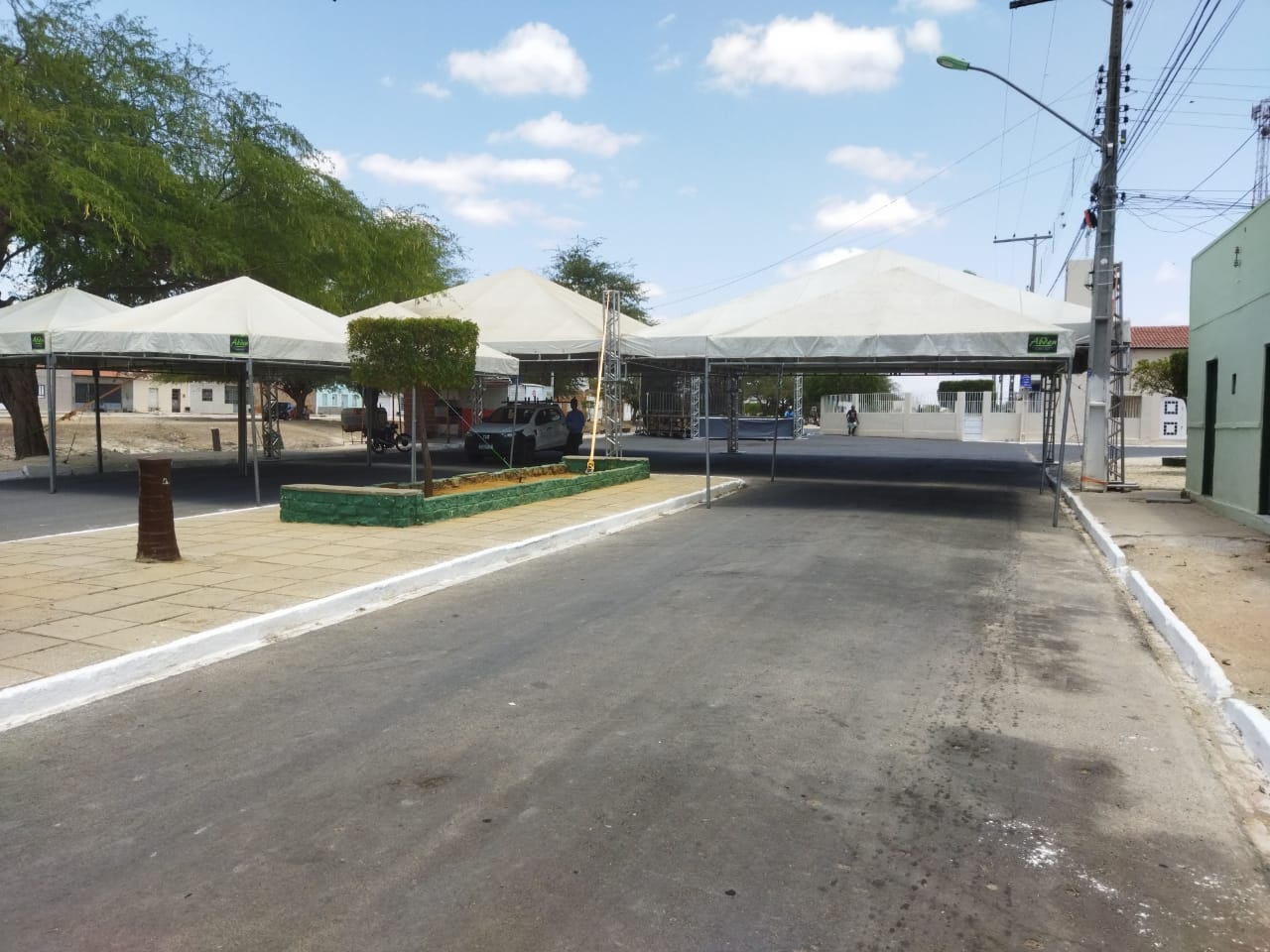 Montagem da estrutura para o 5º Festival do Doce de Leite de Juremal segue em ritmo acelerado e está movimentando o distrito juazeirense