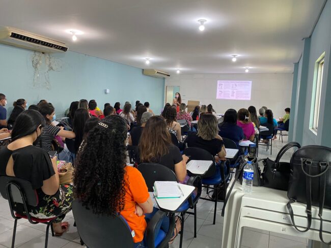 Profissionais da Secretaria de Saúde participam de capacitação para a aplicação da vacina pediátrica contra Covid-19