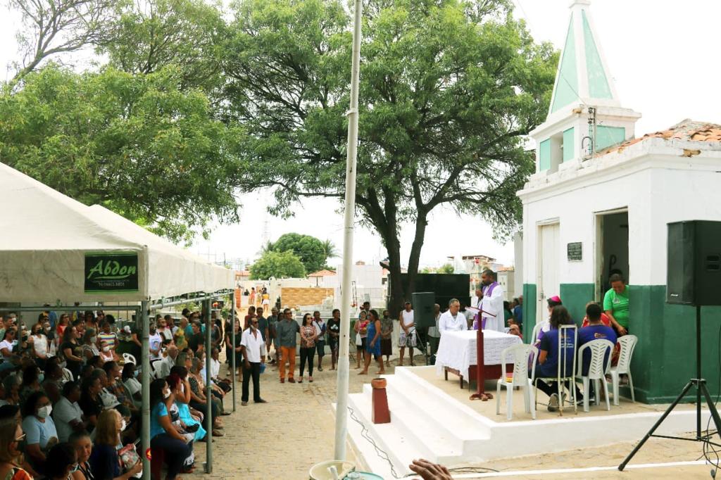 Dia de Finados: Emoção e saudade marcam celebrações nos cemitérios de Juazeiro