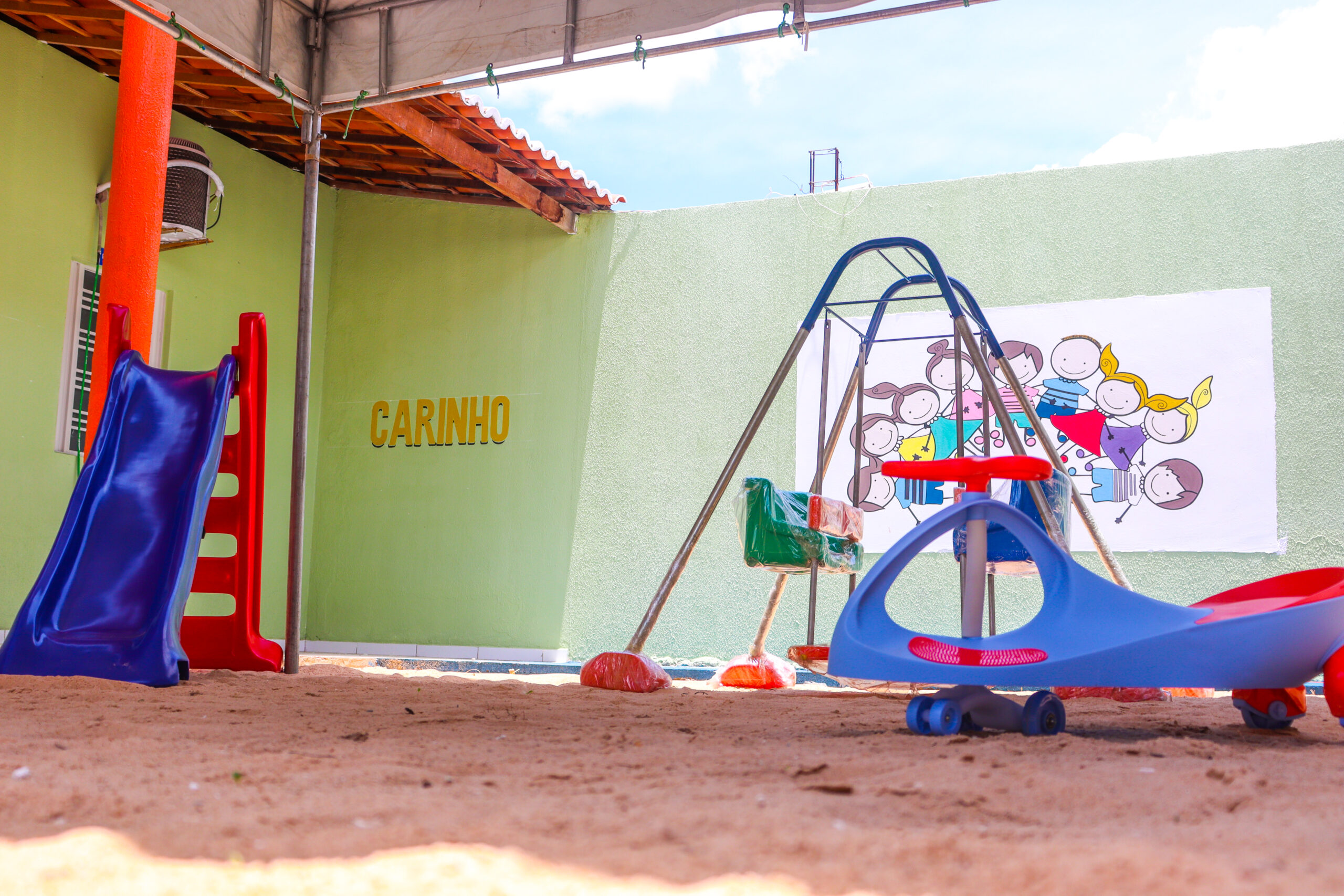 Prefeitura de Juazeiro instala playground na Casa Messe de Amor
