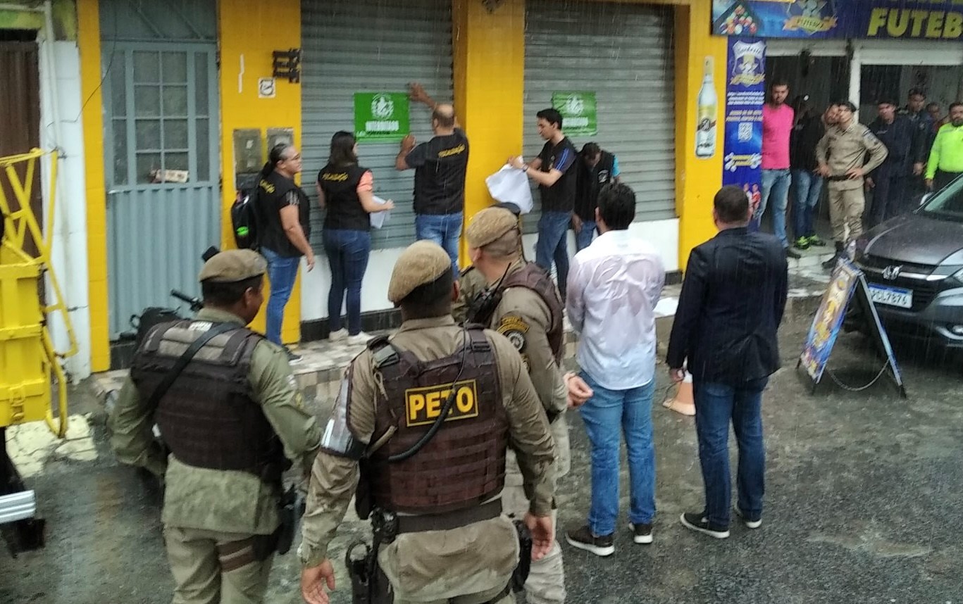 Ação conjunta com Ministério Público, Polícia Militar e Prefeitura de Juazeiro interdita estabelecimento no Santo Antônio, após ameaças aos Fiscais de postura