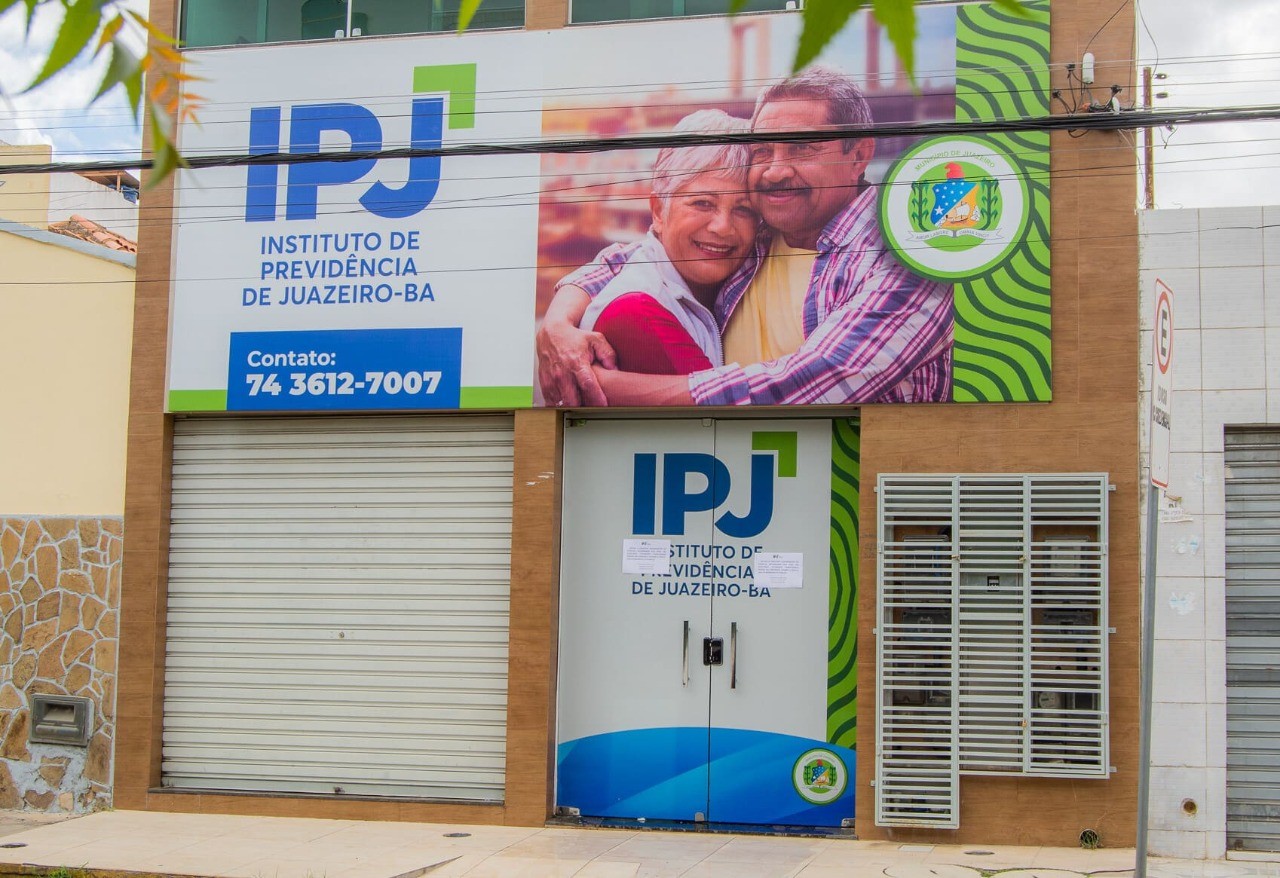 Professores aposentados recebem reajuste de 8% com retroativo; pagamento acontece nesta quinta-feira (20)