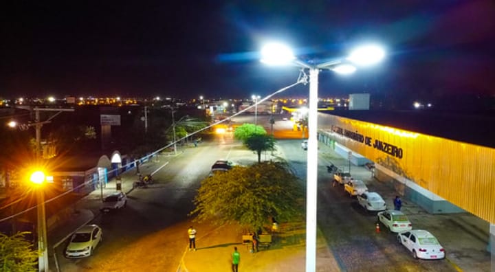 Prefeitura de Juazeiro promove melhorias na iluminação pública em frente à rodoviária da cidade
