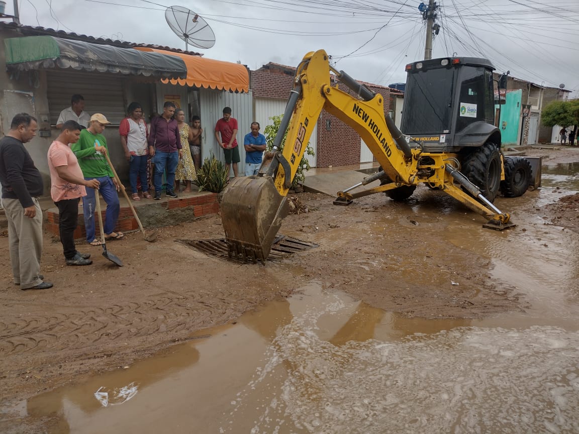 Em esquema de plantão, Prefeitura de Juazeiro intensifica serviços para minimizar os transtornos provocados pelas chuvas na cidade