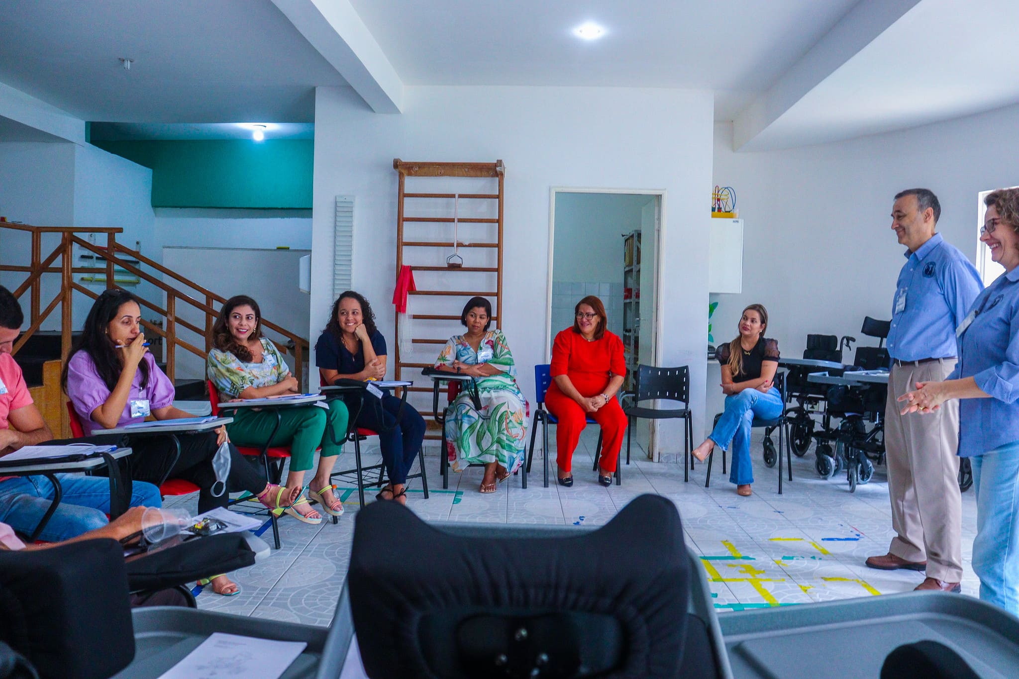 Fisioterapeutas do Cerpris em Juazeiro iniciam treinamento para dispensa de cadeiras posturais a pacientes paraplégicos e tetraplégicos