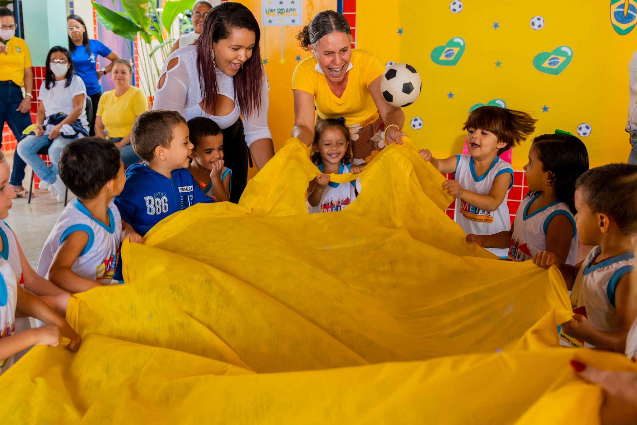 Em ritmo de Copa do Mundo: Verde e amarelo colorem escolas municipais de Juazeiro e educadores reforçam conhecimento com o uso do tema em sala de aula