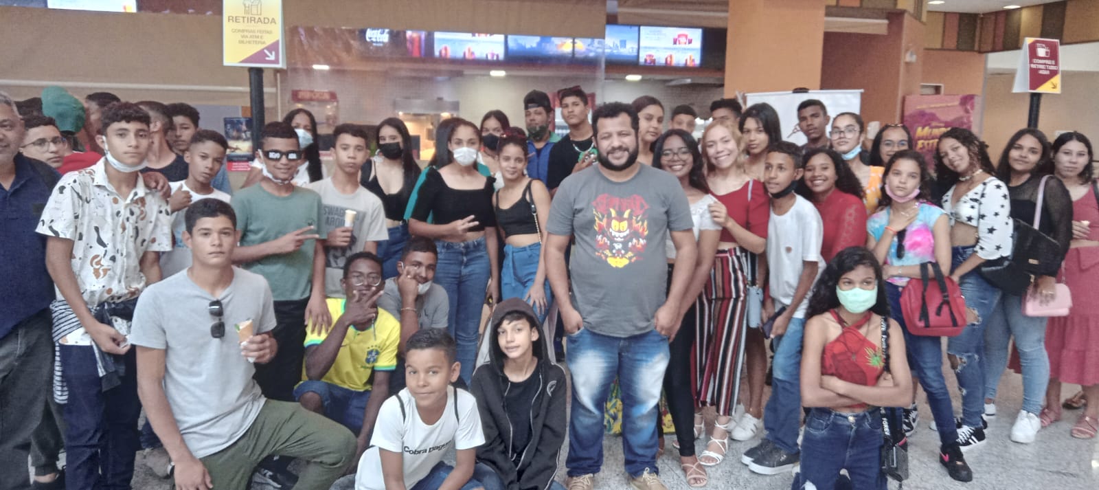 Alunos de escola municipal de Abóbora curtem premiação de gincana cultural realizada durante a Feira do Bode no distrito