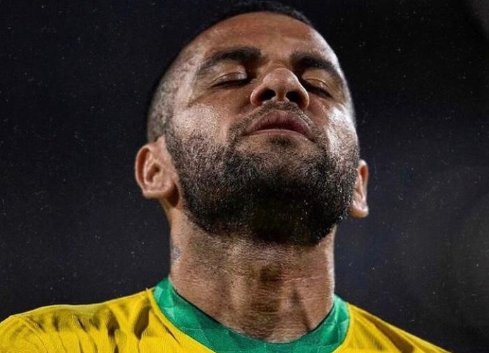 Prefeitura de Juazeiro comemora braçadeira de capitão da Seleção Brasileira ao juazeirense Daniel Alves