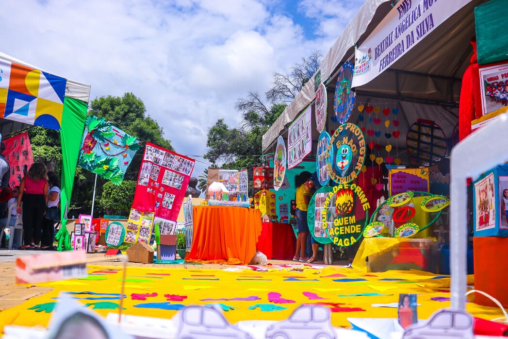 Criatividade das crianças da rede municipal de Juazeiro é exposta em evento na Praça Imaculada Conceição