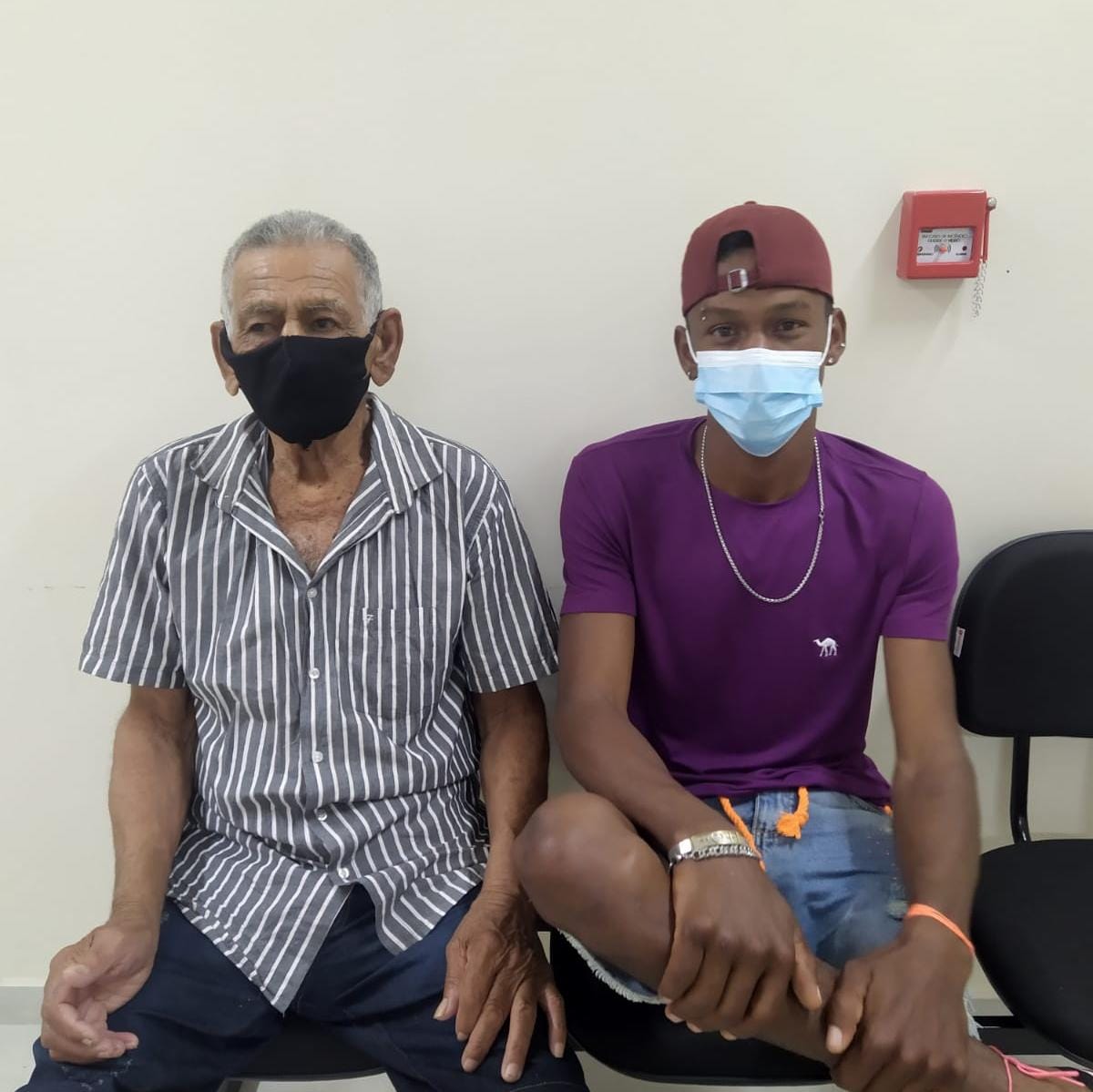 Jovem agradece assistência recebida pelo avô na Policlínica Municipal de Juazeiro e fica impressionado com estrutura