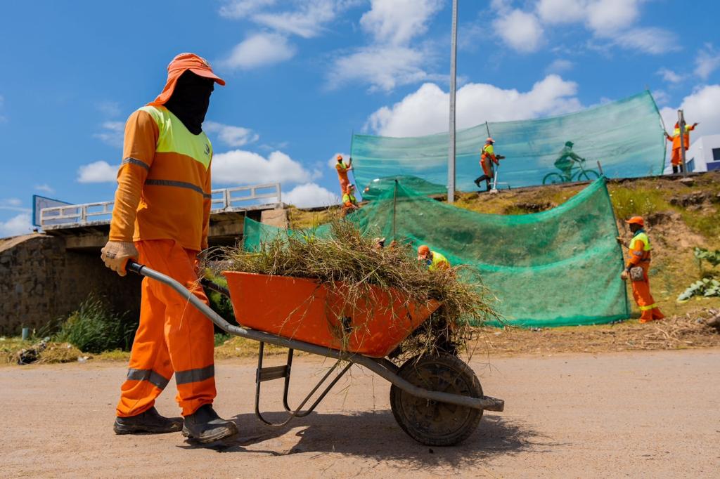 Prefeitura de Juazeiro reforça limpeza diária da cidade