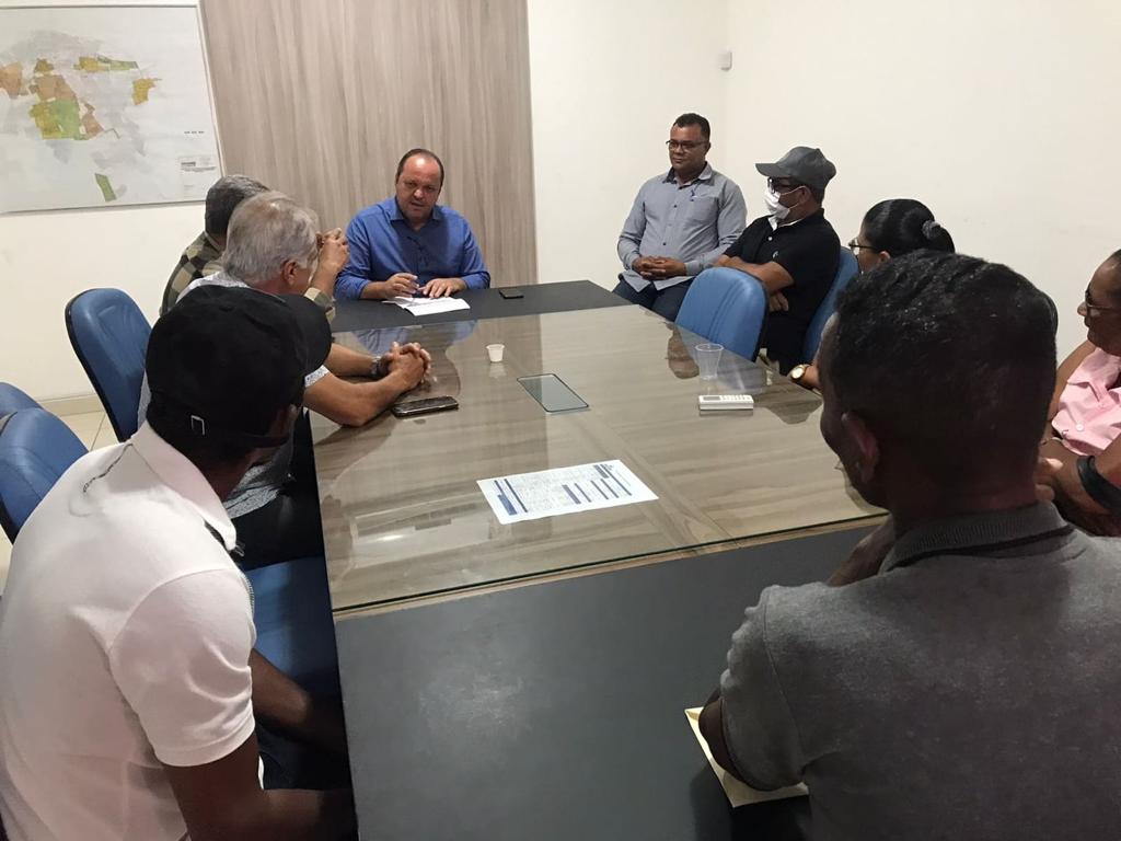 Direção do SAAE Juazeiro dialoga com comunitários de Maniçoba