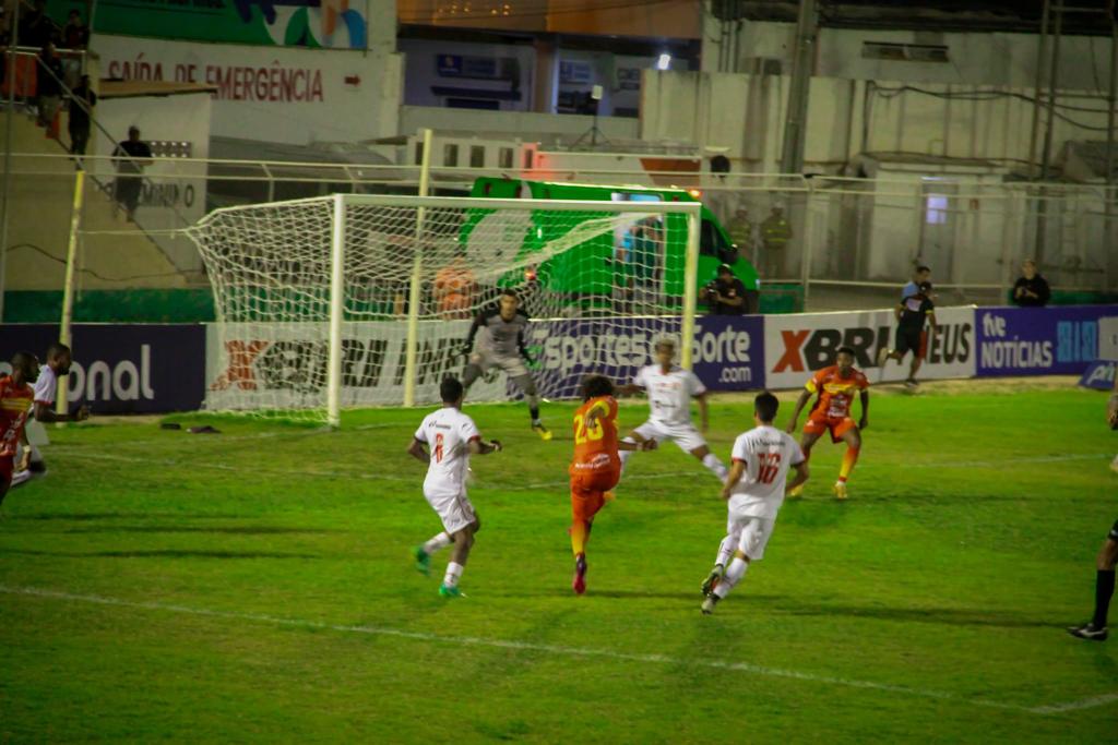 Jogando no Adauto Moraes, Juazeirense leva a melhor e derrota o Vitória por 3×1 pelo Campeonato Baiano