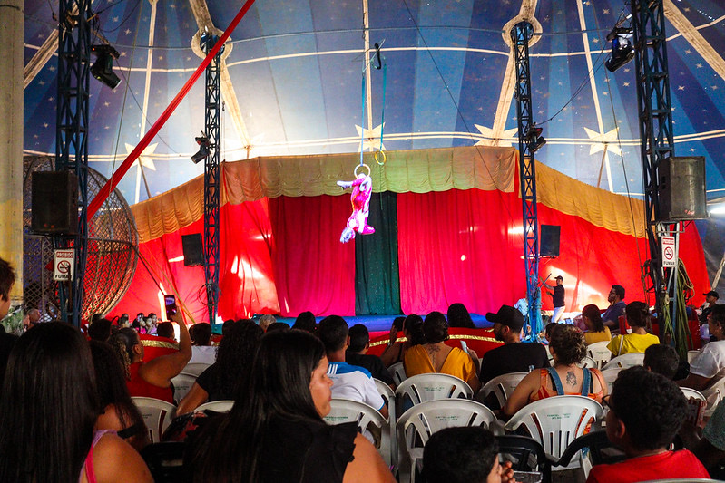 Alunos da rede municipal de Juazeiro têm acesso gratuito a espetáculo circense e saem encantados