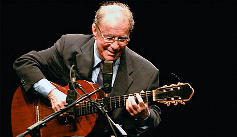 Prefeitura de Juazeiro comemora inclusão de João Gilberto na lista de maiores cantores da história