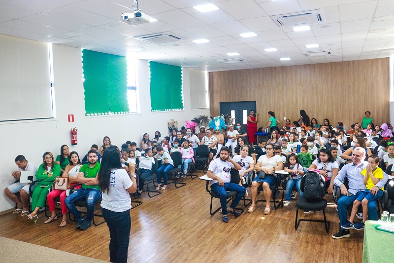 Com programação informativa e marcada por muita emoção, escola da rede municipal de ensino de Juazeiro celebra o Dia Mundial de Conscientização Sobre o Autismo