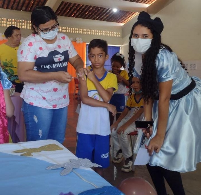 Profissionais de saúde de Juazeiro realizam ações de orientação e busca ativa nas escolas do município
