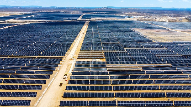 Prefeita Suzana Ramos comemora início da operação no maior parque de energia solar da América Latina instalado em Juazeiro