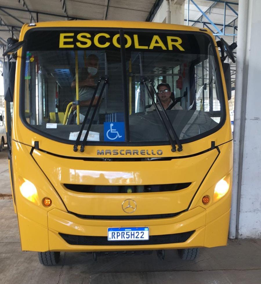 Prefeitura de Juazeiro recebe novo ônibus para reforçar transporte escolar