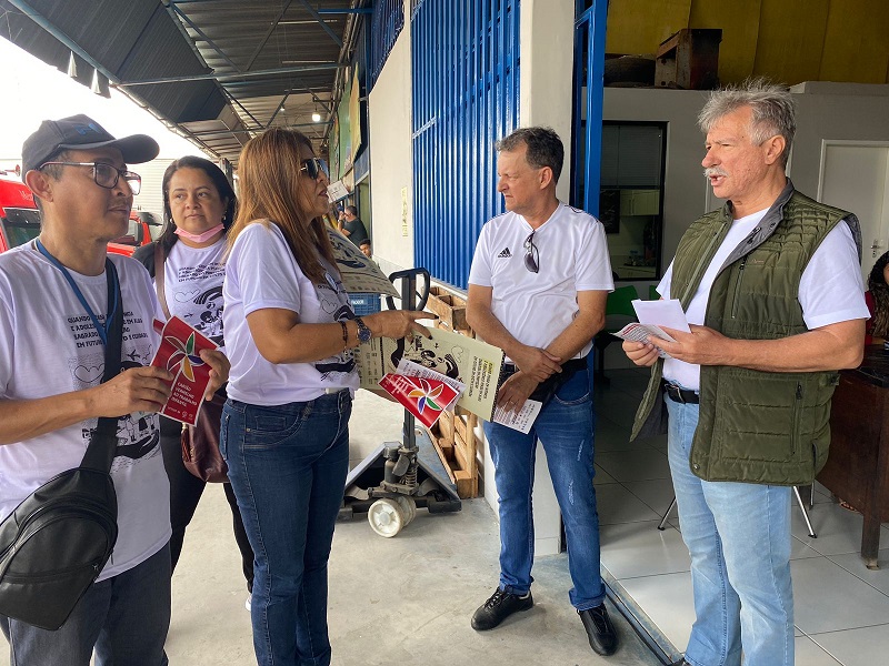 Blitz da Prefeitura de Juazeiro conscientiza sobre combate ao trabalho infantil no Mercado do Produtor