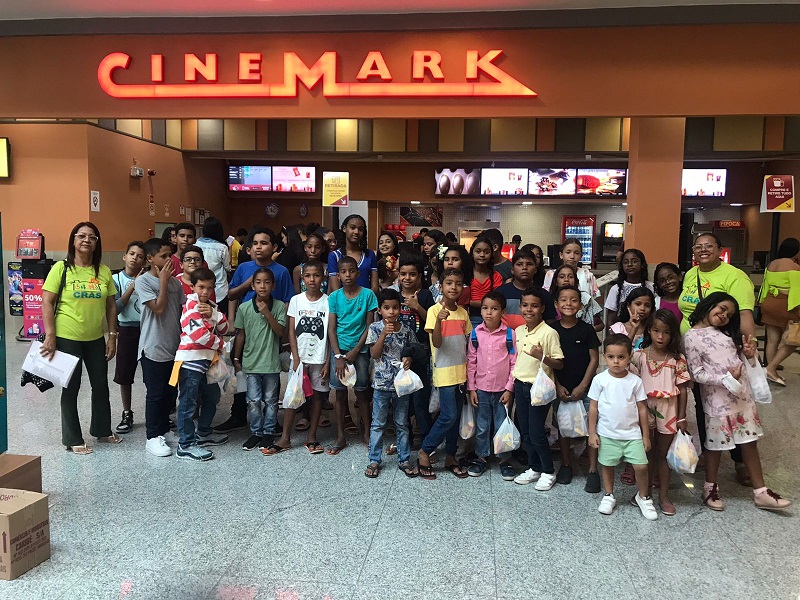 Prefeitura de Juazeiro leva crianças e adolescentes atendidos pelo CRAS ao cinema