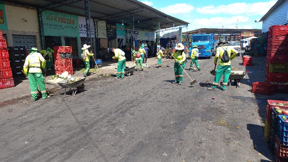 Prefeitura de Juazeiro realiza mutirão de limpeza no Mercado do Produtor