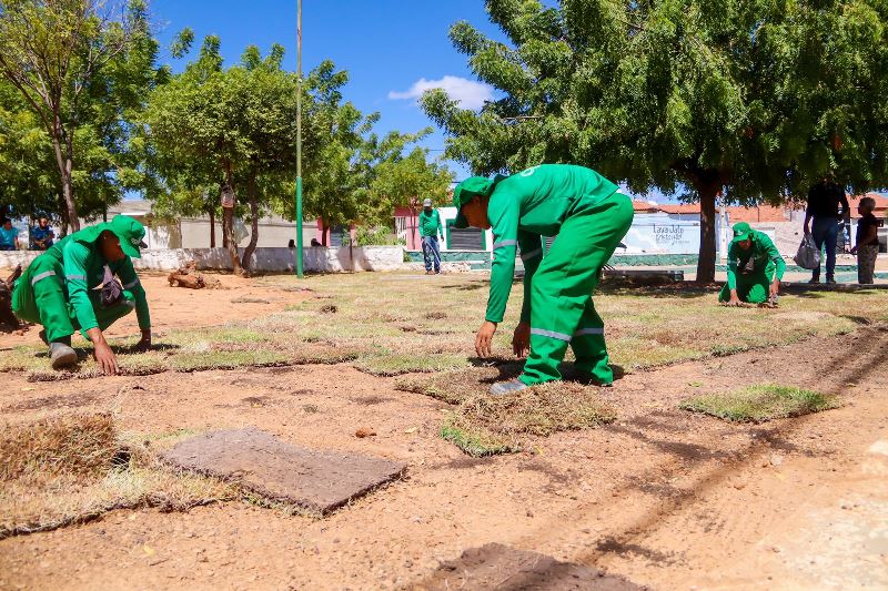 Praça da Pedra do Lord começa a receber intervenção paisagística da Prefeitura de Juazeiro