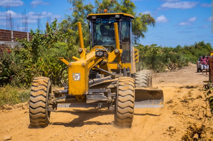 Patrolamento de estradas: Prefeitura de Juazeiro segue em ritmo acelerado com os serviços no distrito de Maniçoba