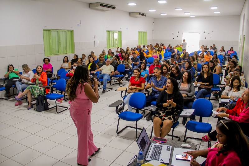 Prefeitura de Juazeiro promove formação para gestores e vice-gestores da rede municipal de educação
