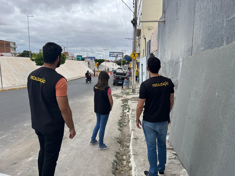 Ação de ordenamento urbano desobstrui calçadas no centro comercial de Juazeiro