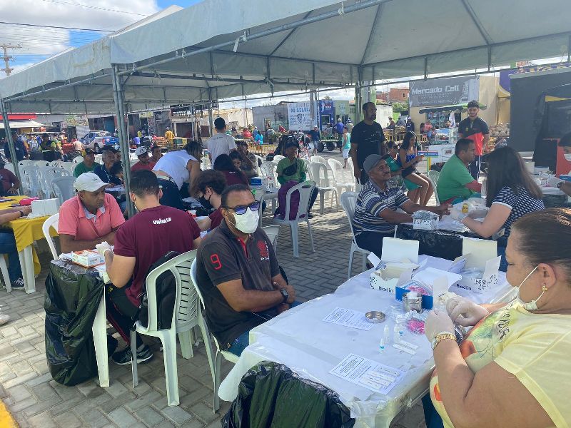 No dia de luta contra as hepatites virais, Mercado do Produtor de Juazeiro realiza mutirão de serviços de saúde