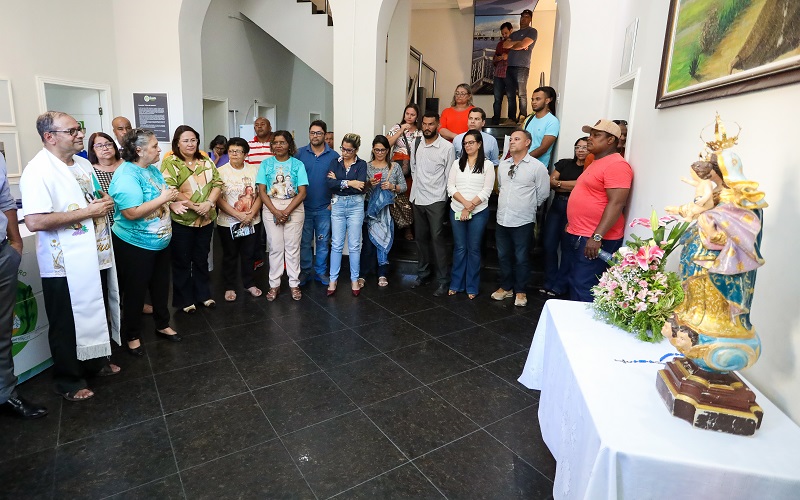 Paço Municipal recebe imagem peregrina de Nossa Senhora das Grotas   