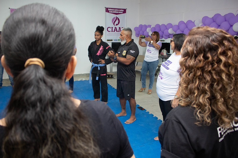 Agosto Lilás: Prefeitura de Juazeiro realiza aula de defesa pessoal e atendimento odontológico para mulheres no CIAM