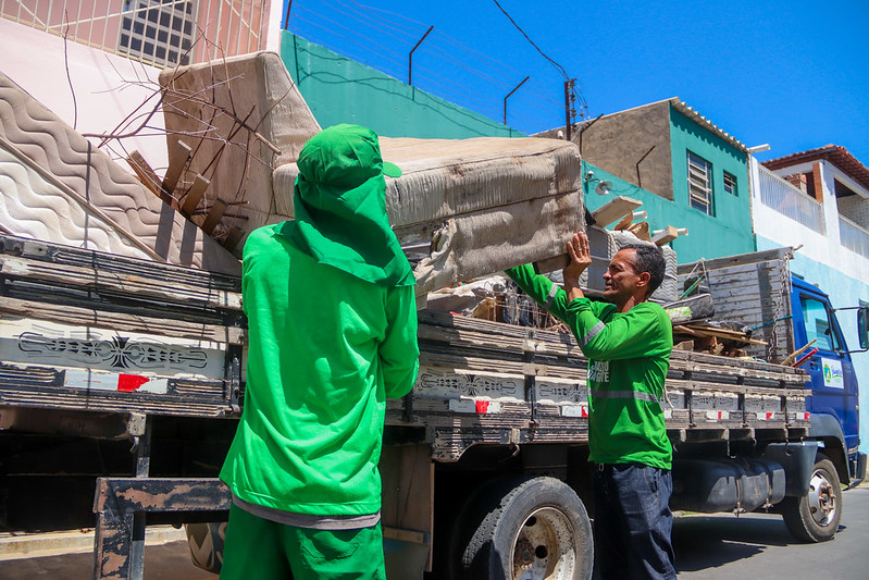 Prefeitura de Juazeiro avança com a Operação Cata Bagulho e alcança mais 7 bairros da cidade
