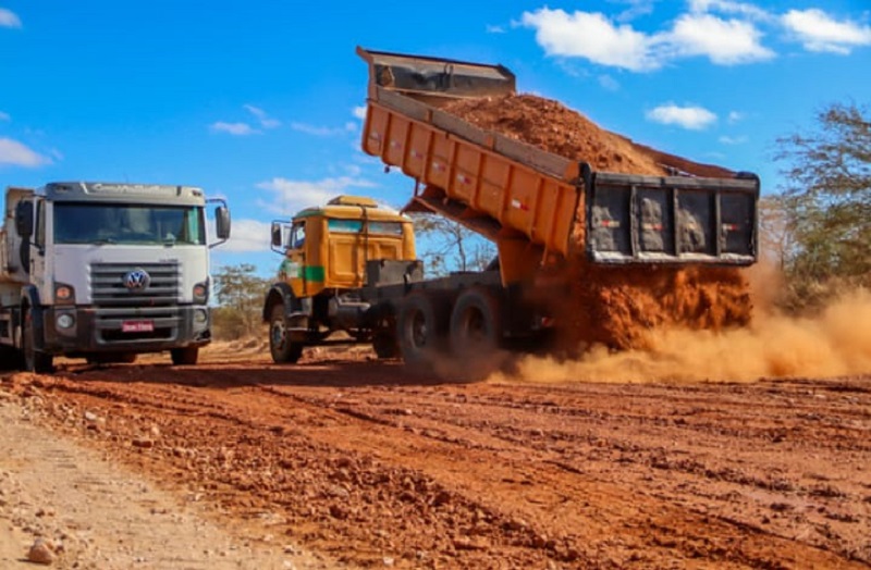 Com máquinas a todo vapor, Prefeitura de Juazeiro segue recuperando estradas vicinais do interior do município