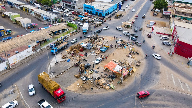 Prefeitura de Juazeiro realoca ambulantes da rotatória do Mercado do Produtor