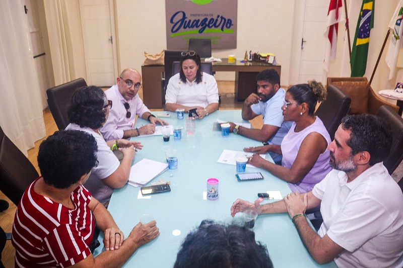 Preparativos para celebração da padroeira de Juazeiro é pauta de reunião entre a prefeita Suzana Ramos e comissão organizadora do evento   