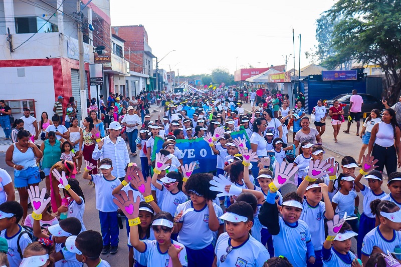 Em alusão aos 201 anos da Independência do Brasil escolas municipais realizam caminhada pela paz em Juazeiro
